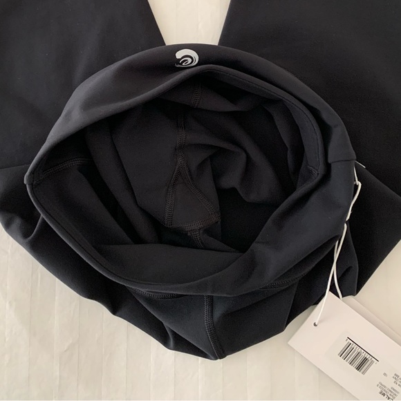 Johnny Was Calme Endurance Cropped Leggings - Picture 12 of 13